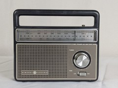 General Electric 2 Way AC/Battery AM/FM Radio Model 7-2825H – Tested
