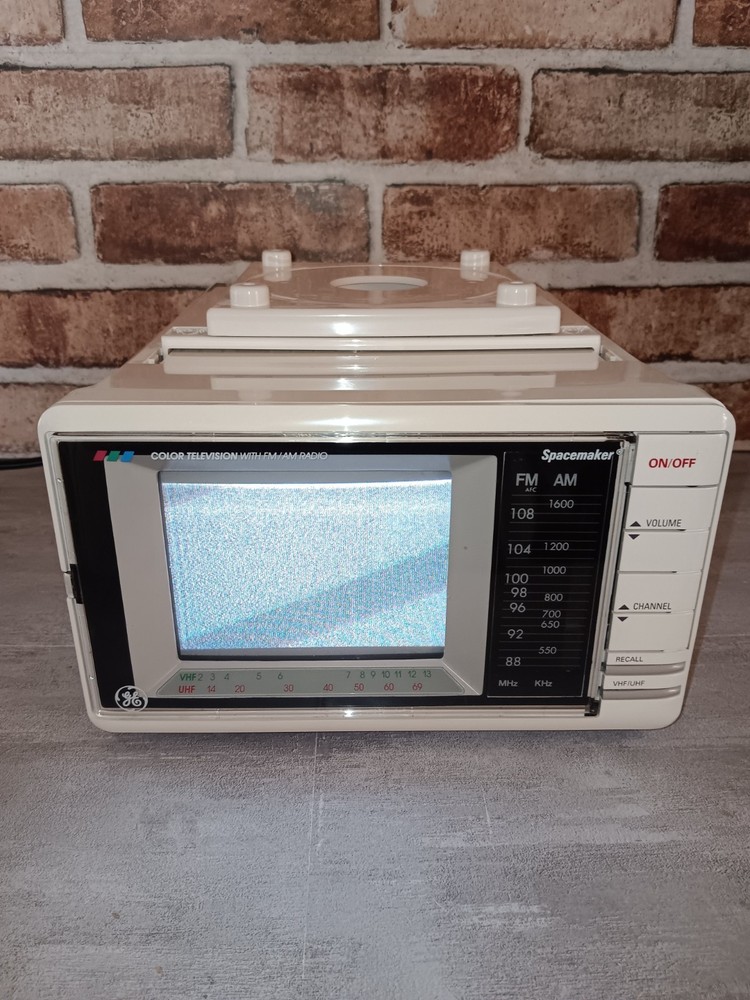 GE Spacemaker Color TV AM/FM Radio 7-7660A Portable 5′ Screen Vintage Working
