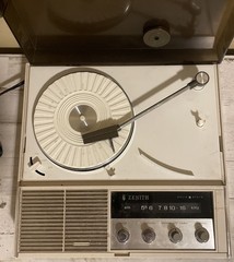 Zenith B525 Solid State Portable Radio-Phonogragh With Operating Guide