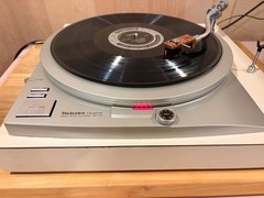 Technics SP-25 DD Turntable w/plinth and Syntec S-220 Piezo PU-420 Tonearm