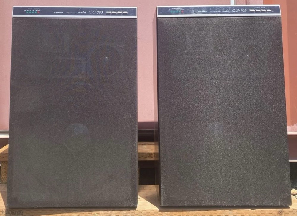 Pioneer CS-703 4-Way 16″ Woofer Floor Speakers Wood Cabinets