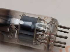 1x Philips PCC88 7DJ8 (6DJ8 equiv.) D-getter Pinched Waist – Heerlen 1957 – NOS