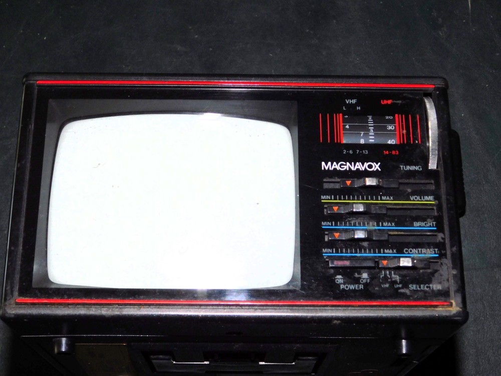 Vintage Magnavox BD 3908 CH02 Portable TV Radio (1989) Power Supply B&W Works!