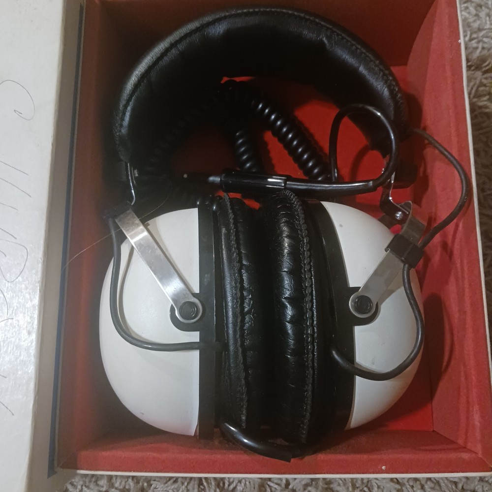 Vintage White Pioneer SE-30A Stereo Headphones In Original Box Not Tested