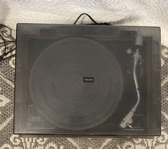 Realistic LAB-300 Belt Drive Turntable