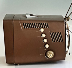 “Vintage 1950s GE Portable TV w/ Rabbit Ears – Mid Century Prop Decor”