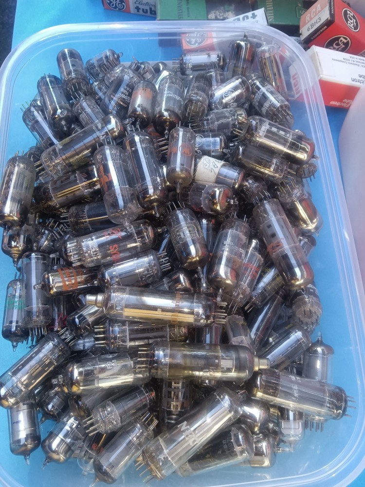 Lot of 100+ radio tubes USED MEDIUM BASE UNSORTED NOT TESTED CLEAN