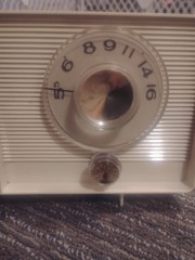 Vintage 1960s GE Clock Radio Model C-403 AM Tube Alarm MCM Off-White – WORKS