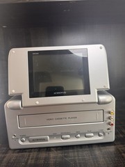 Audiovox VBP2000 Portable VHS Player 5″ Screen TESTED WORKS w/ Cords, Bag Case