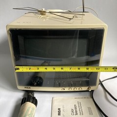 Vintage 1980s RCA XL100 Color Television 9″ Portable AC/DC TV