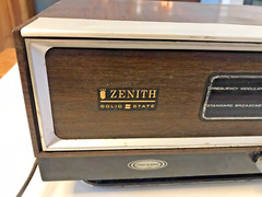 Vintage Zenith K421W Circle Of Sound Solid State AM/FM Radio Wood Grain MCM