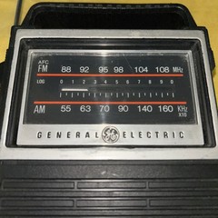 Vintage General Electric Two-Way-Power AM/FM Radio 7-2800 B Battery Operated