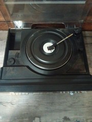 Magnavox MX 1800BK Black Integrated Compact Stereo System Record Player