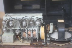 Vintage 1932 General Electric A-81 Portable Radio with tubes, missing cover.