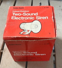 RADIO SHACK INDOOR/OUTDOOR TWO SOUND ELECTRONIC SIREN