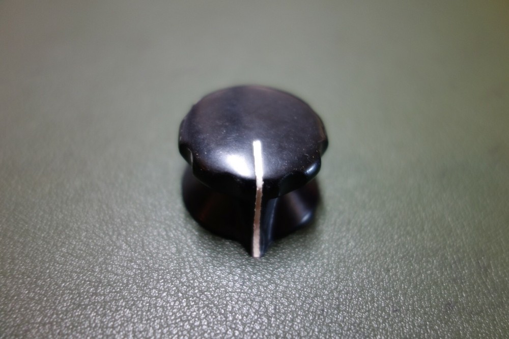 1 Pc RCA / BIC 1″ Bakelite 1/4″ Shaft – Brass Insert “copy” Audio Knob