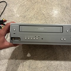 Magnavox MWD2205 VCR DVD Combo Player with Remote Tested and Working