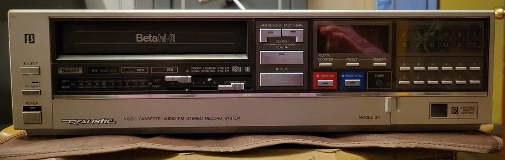 Realistic Beta HiFi, Model 20, 16-600A, Japan, w/remote, instruct., dust cover