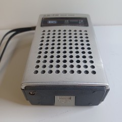 Realistic RS AM FM Solid State Transistor Radio Metal Face Antenna