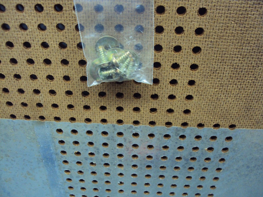 J C Penny 683-1322 Bottom Panel/Mounting Screws/Feet. Parting Out 683-1322.