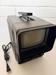 Vintage Quasar Portable Television XP1777PE 7″ – Works Black And White