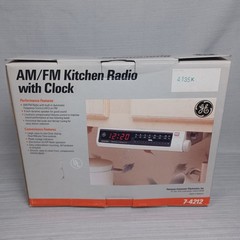 NEW Vintage GE Spacemaker Under Cabinet Kitchen AM/FM Radio Clock 7-4212