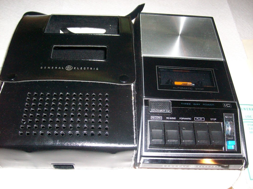 Vintage GE Portable Cassette Tape Recorder Attention Collectors Model 3-5120