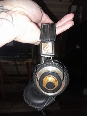 2 Perfect Pair Vintage Pyramid HP-50 Stereo Headphones Black Gold Retro 1970s