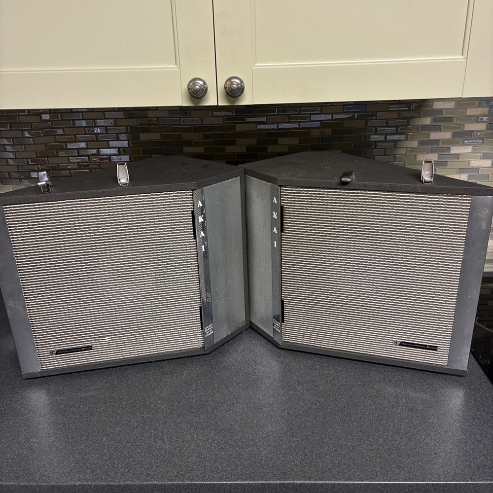 Vintage Set of Akai SS-50 Angled Suitcase Speakers Audio Case Mechanical Speaker