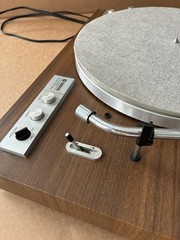 Yamaha YP-B4 Belt Drive Turntable Record Player FOR PARTS/REPAIR powers on