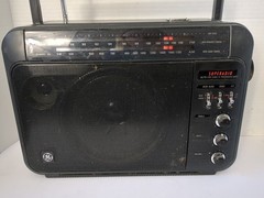 Vintage GE Superadio Long Range AM FM Hi Performance Super Radio 7-2887B TESTED