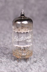 (1) Mullard 7025 ECC83 12AX7 Tube (GE Branded) NOS NIB!