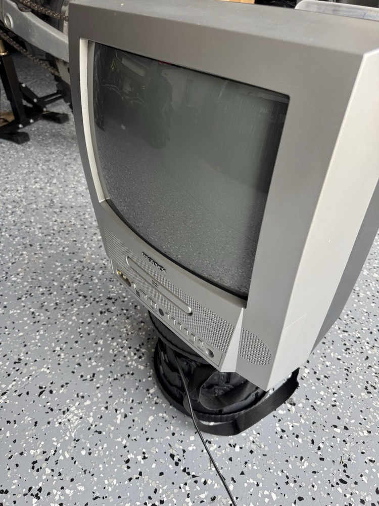 Magnavox MSD513E 13″ CRT TV Silver Built-in DVD Player Headphone Jack 2004