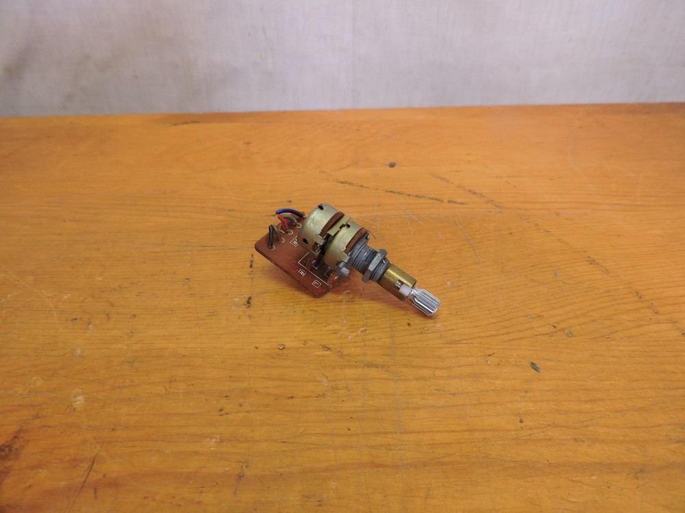 NAD 6040 Cassette Deck Part – Left Right record level potentiometer