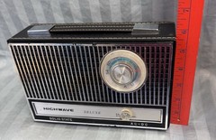 Vintage Japan High Wave DeLuxe Solid State AM Radio Works See Video