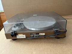 Yamaha YP-B4 Belt Drive Turntable Record Player FOR PARTS/REPAIR powers on