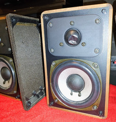 Pair Of Realistic Minimus -7W Speakers #40-2039A Walnut Veneer Tested Japan 40W.