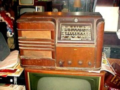 ANTIQUE RADIO RARE PILOT MODEL T-135 GIANT TABLE MODEL AM-SW WORKS