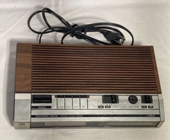 Vtg. GE FM /AM Woodgrain Clock Radio with Alarm Model# 7-4634B Malaysia