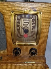 1938-40 Detrola Pee Wee Portable Radio RARE ART DECO Tweed Wrap Suitcase Style