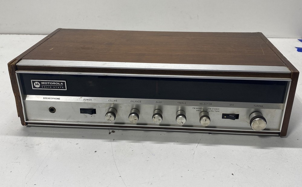 Vintage Motorola SK 102 GW Solid State AM/FM Stereo Receiver Powers On As-Is
