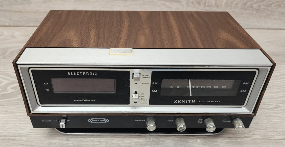 Zenith Circle Of Sound R472 Solid State AM FM Radio Alarm Clock Tested Working