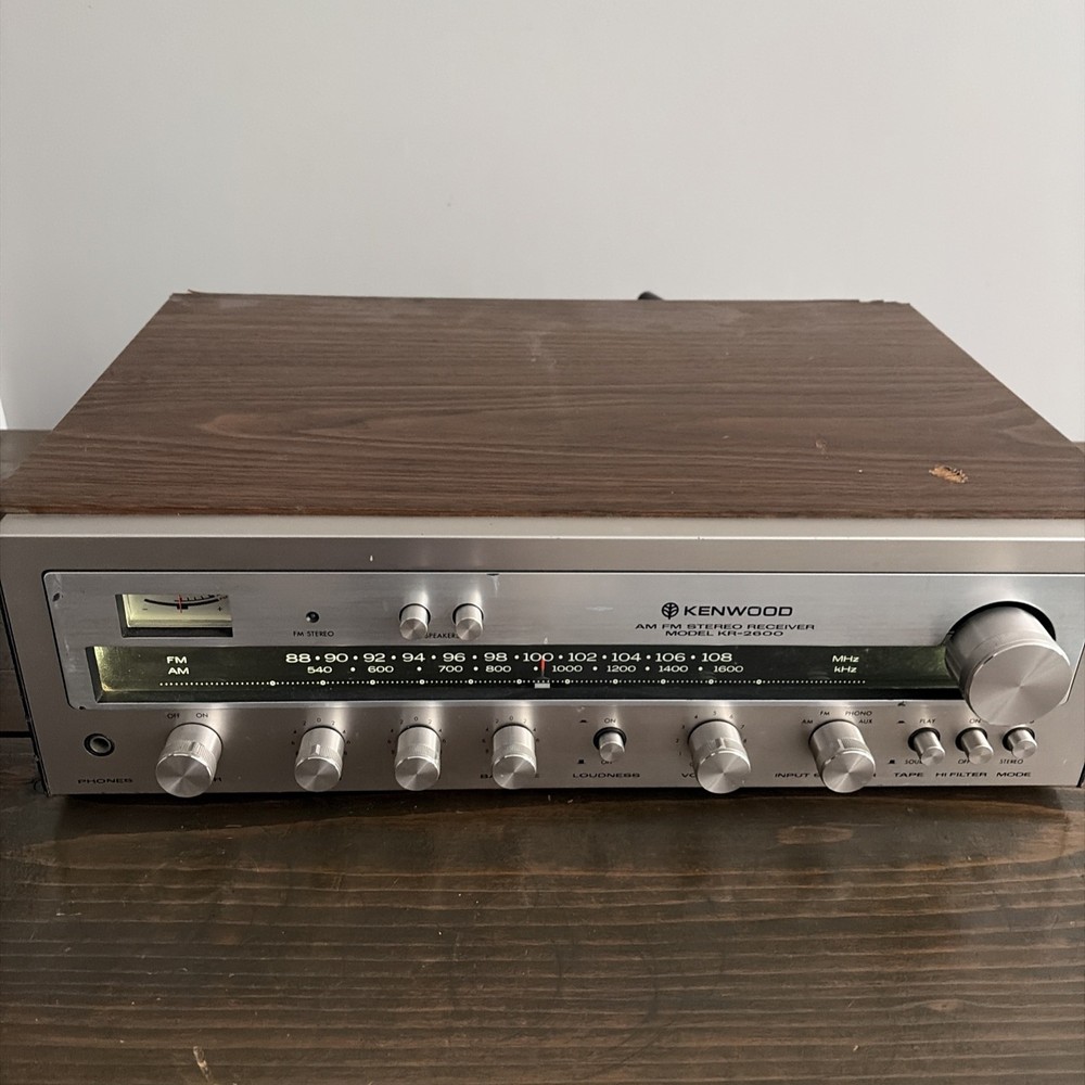 Vintage Kenwood AM/FM Stereo Receiver Model KR-2600 Powers PARTS/REPAIR ONLY