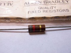 1 Allen Bradley Carbon Comp Resistor 820 ohm 1W 5%
