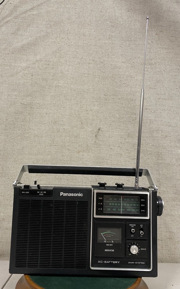 Vintage Panasonic RF-1060 AM/FM Portable Radio 70s