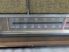 VINTAGE GENERAL ELECTRIC DUAL SPEAKER AM/FM Tube RADIO MODEL T1243B TESTED WORKS