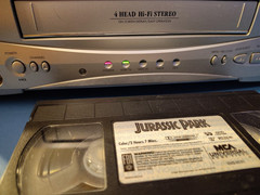 Emerson EWV603 4 Head Hi-Fi Stereo VHS VCR Video Cassette Player Audio & Video