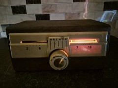 ANTIQUE VHF SIGNAL BOOSTER ANCHOR MODEL 100-101 1950s tube Turns On/Lights Up