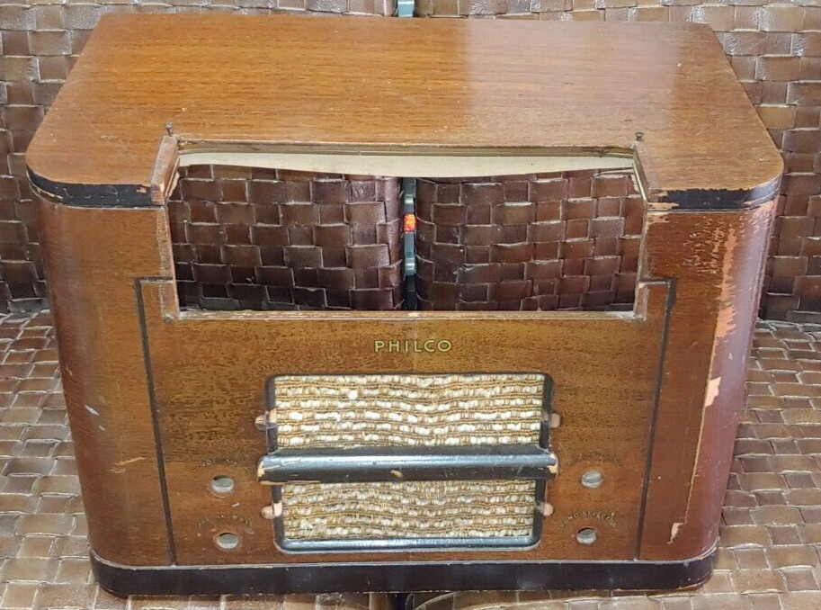 Orig 1941 PHILCO Model 41-240T WOOD CABINET wOrig GRILL CLOTH & Internal ANTENNA