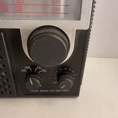 Vintage Realistic Portavision 12-660 4-Band AM/FM Radio Tested Works AC/Battery